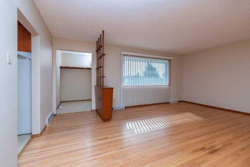 6803 6 Street Sw, Calgary, AB - Indoor Photo Showing Other Room