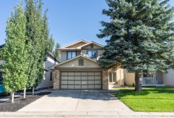 33 Sundown Close SE Calgary, AB T2X 2X3