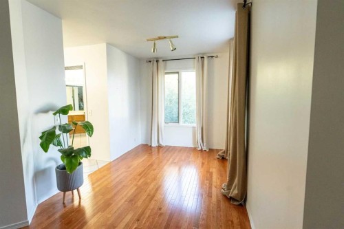 33 Sundown Close Se, Calgary, AB - Indoor Photo Showing Other Room