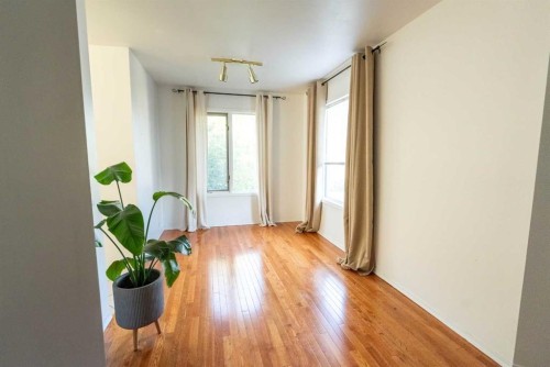 33 Sundown Close Se, Calgary, AB - Indoor Photo Showing Other Room