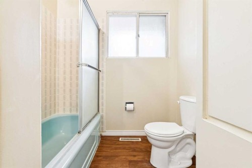 3248 Bearspaw Drive Nw, Calgary, AB - Indoor Photo Showing Bathroom