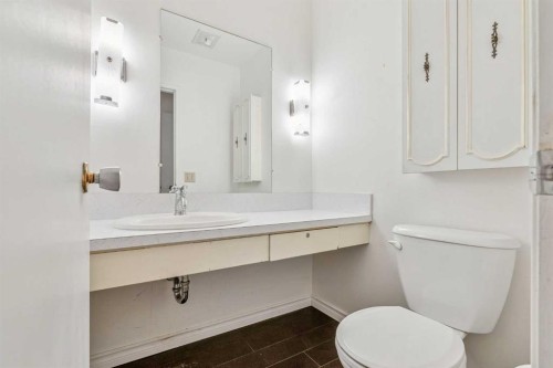 3248 Bearspaw Drive Nw, Calgary, AB - Indoor Photo Showing Bathroom