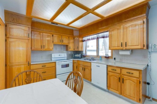 178 Windermere Road Sw, Calgary, AB - Indoor Photo Showing Kitchen With Double Sink