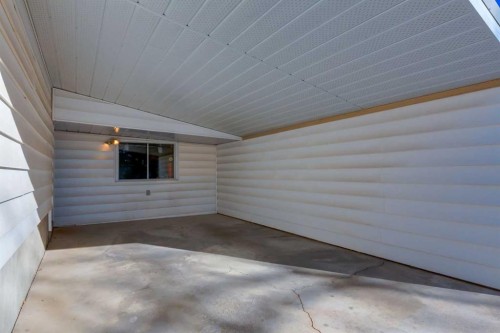178 Windermere Road Sw, Calgary, AB - Indoor Photo Showing Garage