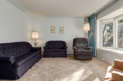 178 Windermere Road Sw, Calgary, AB - Indoor Photo Showing Living Room