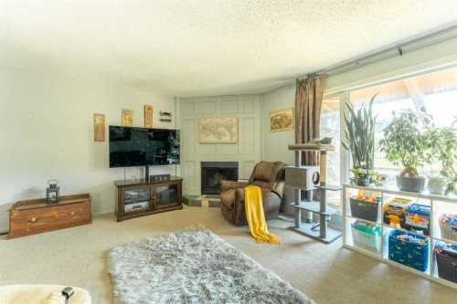 53 Beaconsfield Crescent Nw, Calgary, AB - Indoor Photo Showing Living Room With Fireplace