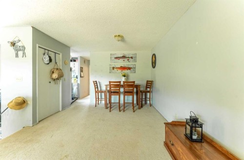 53 Beaconsfield Crescent Nw, Calgary, AB - Indoor