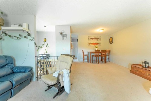 53 Beaconsfield Crescent Nw, Calgary, AB - Indoor Photo Showing Living Room
