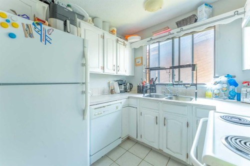 53 Beaconsfield Crescent Nw, Calgary, AB - Indoor Photo Showing Kitchen With Double Sink