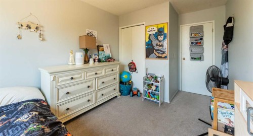 53 Beaconsfield Crescent Nw, Calgary, AB - Indoor Photo Showing Other Room