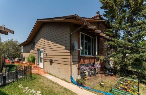 53 Beaconsfield Crescent Nw, Calgary, AB - Outdoor With Exterior