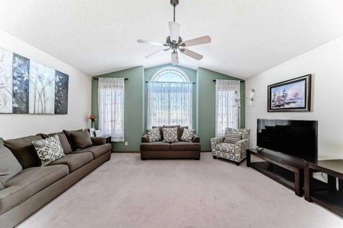 41 Covette Bay Ne, Calgary, AB - Indoor Photo Showing Living Room