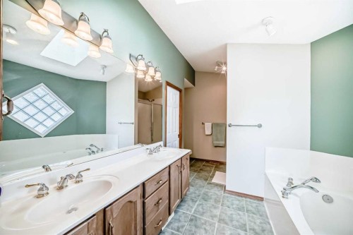 41 Covette Bay Ne, Calgary, AB - Indoor Photo Showing Bathroom