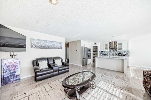 41 Covette Bay Ne, Calgary, AB - Indoor Photo Showing Other Room