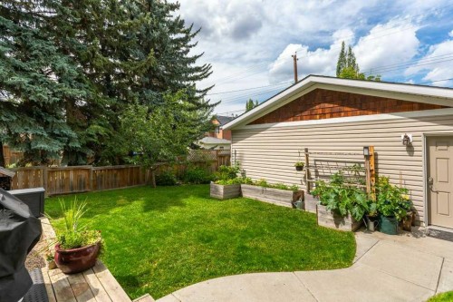 224 23 Avenue Ne, Calgary, AB - Outdoor