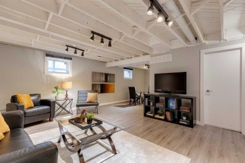 4023 Varmoor Road Nw, Calgary, AB - Indoor