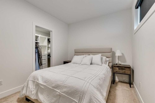 2219 32 Street Sw, Calgary, AB - Indoor Photo Showing Bedroom