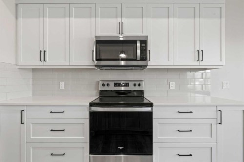 85 Quartz Crescent, Cochrane, AB - Indoor Photo Showing Kitchen With Upgraded Kitchen