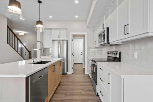 85 Quartz Crescent, Cochrane, AB - Indoor Photo Showing Kitchen With Upgraded Kitchen