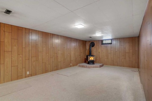 832 Raynard Crescent Se, Calgary, AB - Indoor Photo Showing Basement