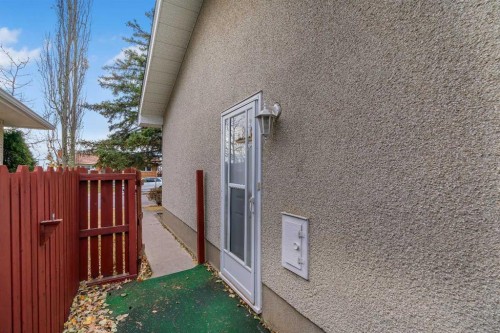 832 Raynard Crescent Se, Calgary, AB - Outdoor