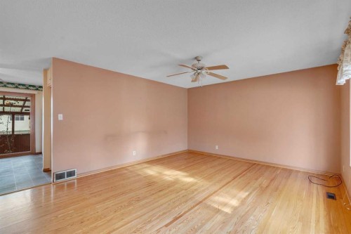 832 Raynard Crescent Se, Calgary, AB - Indoor Photo Showing Other Room