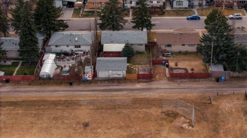 832 Raynard Crescent Se, Calgary, AB - Outdoor