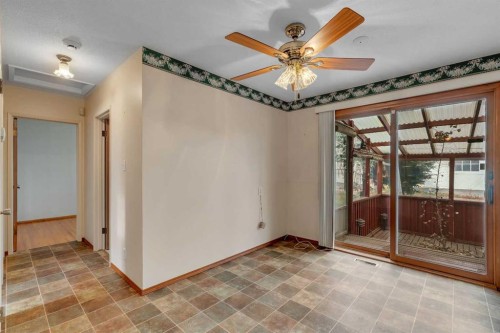832 Raynard Crescent Se, Calgary, AB - Indoor Photo Showing Other Room