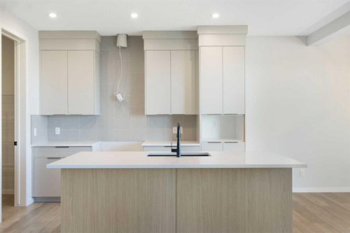 112 Belmont Place Sw, Calgary, AB - Indoor Photo Showing Kitchen