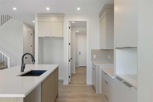 112 Belmont Place Sw, Calgary, AB - Indoor Photo Showing Kitchen