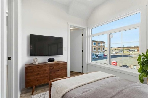 102-156 Park Street, Cochrane, AB - Indoor Photo Showing Bedroom