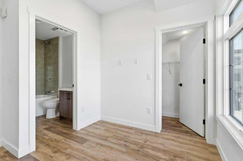 102-156 Park Street, Cochrane, AB - Indoor