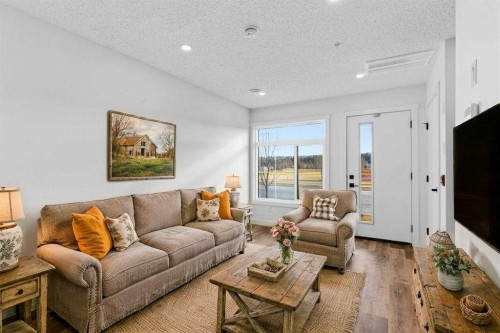 102-156 Park Street, Cochrane, AB - Indoor Photo Showing Living Room