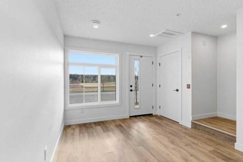 102-156 Park Street, Cochrane, AB - Indoor Photo Showing Other Room