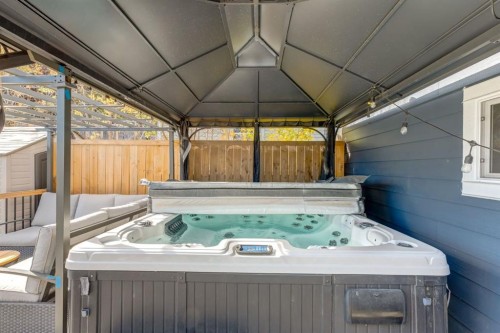 5 Sydney Drive Sw, Calgary, AB - Outdoor With Exterior