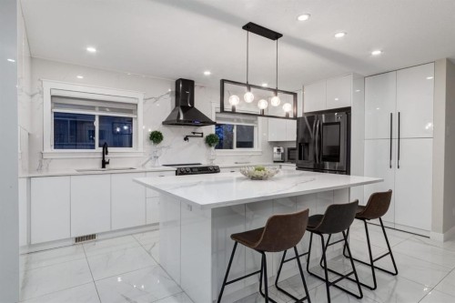 5 Sydney Drive Sw, Calgary, AB - Indoor Photo Showing Kitchen With Upgraded Kitchen