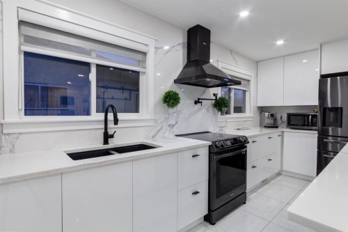 5 Sydney Drive Sw, Calgary, AB - Indoor Photo Showing Kitchen With Double Sink