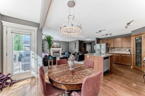 73 Crestmont Drive Sw, Calgary, AB - Indoor Photo Showing Dining Room