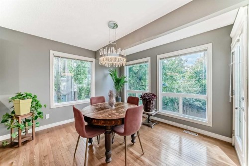 73 Crestmont Drive Sw, Calgary, AB - Indoor Photo Showing Dining Room