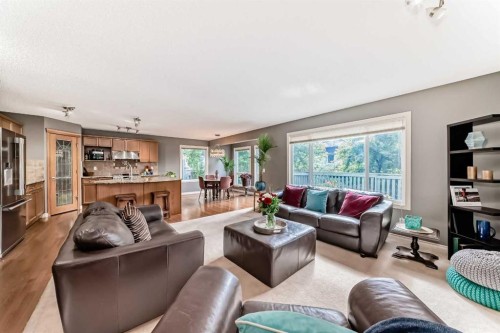 73 Crestmont Drive Sw, Calgary, AB - Indoor Photo Showing Living Room