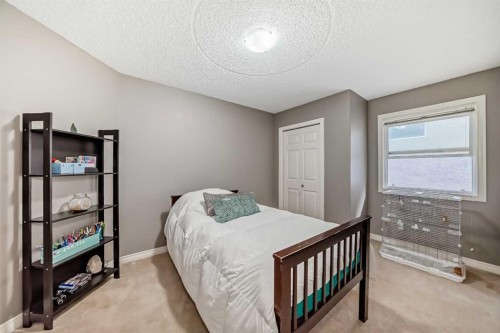 73 Crestmont Drive Sw, Calgary, AB - Indoor Photo Showing Bedroom