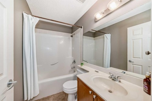 73 Crestmont Drive Sw, Calgary, AB - Indoor Photo Showing Bathroom