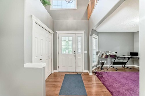 73 Crestmont Drive Sw, Calgary, AB - Indoor Photo Showing Other Room