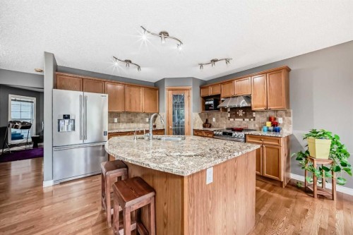 73 Crestmont Drive Sw, Calgary, AB - Indoor Photo Showing Kitchen