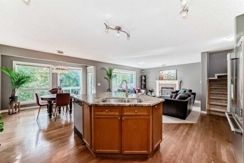 73 Crestmont Drive Sw, Calgary, AB - Indoor Photo Showing Kitchen