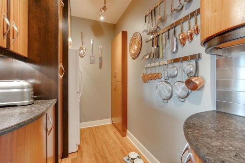 954 Drury Avenue Ne, Calgary, AB - Indoor Photo Showing Other Room