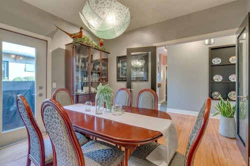 954 Drury Avenue Ne, Calgary, AB - Indoor Photo Showing Dining Room