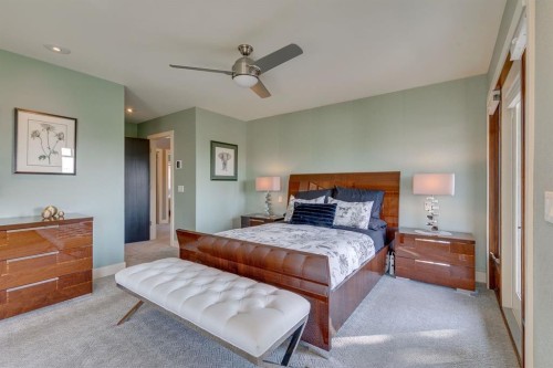954 Drury Avenue Ne, Calgary, AB - Indoor Photo Showing Bedroom