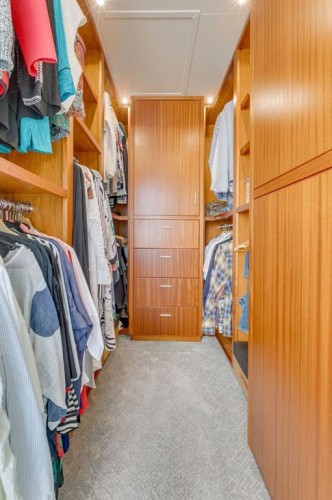 954 Drury Avenue Ne, Calgary, AB - Indoor With Storage