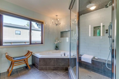 954 Drury Avenue Ne, Calgary, AB - Indoor Photo Showing Bathroom